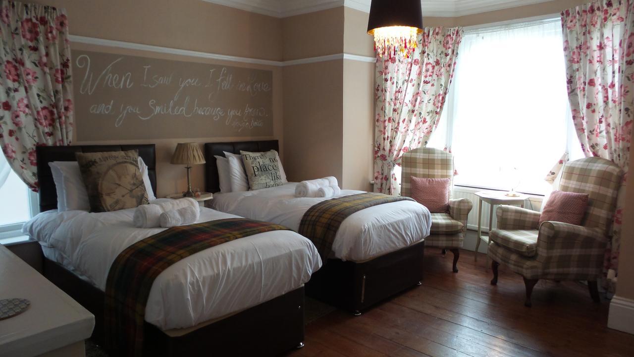 Hooray Henrys Bed & Breakfast Sheringham Bagian luar foto